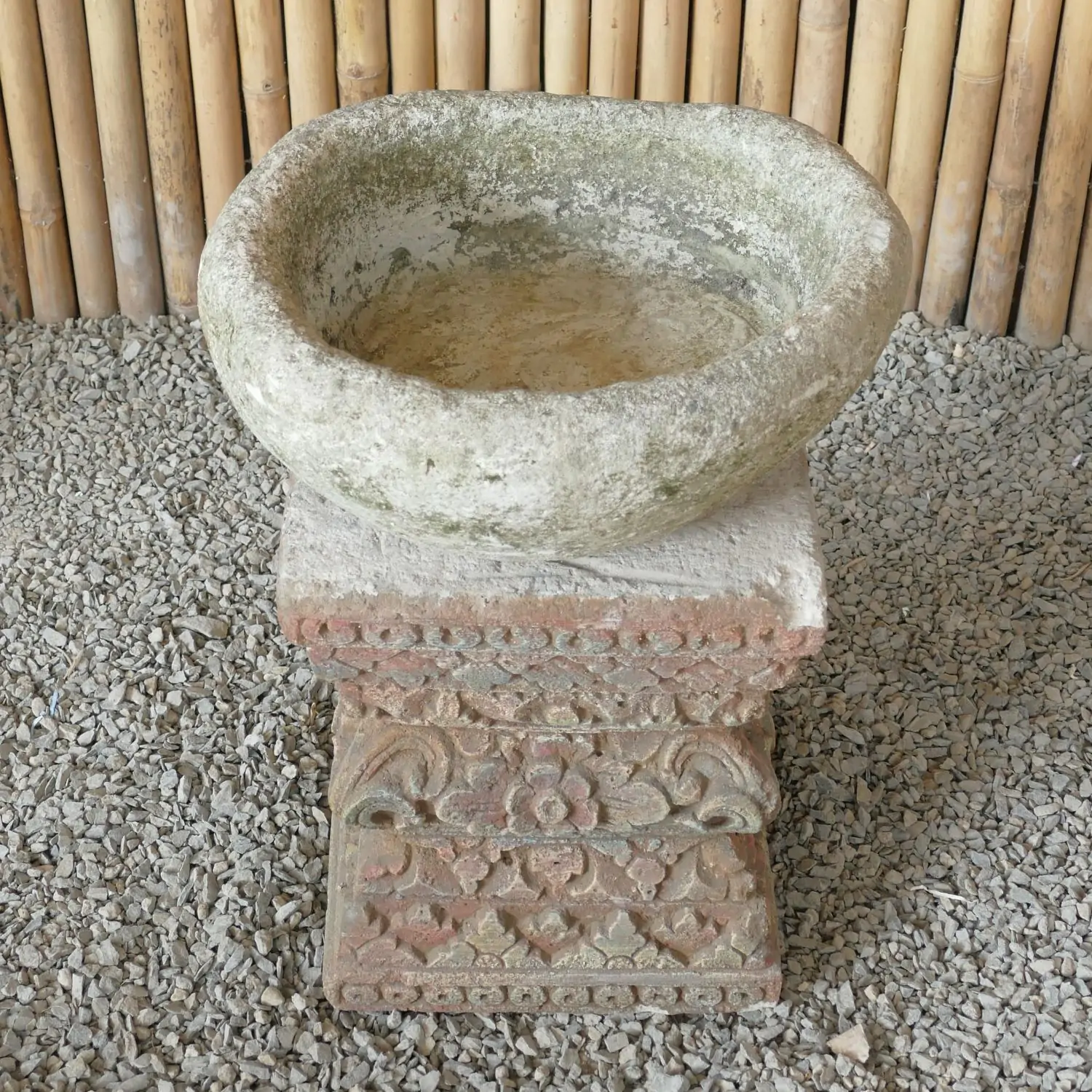  Product image 4 of the product “Balinese Set Stand with pot, made of cement, Total Height 60cm. The Pot has a Dia. of about 40cm with a height of 16cm. The stand has a width of 35 cm and a height of 45cm ”